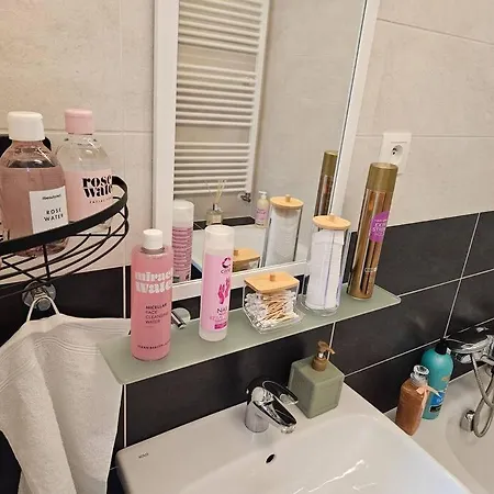 Trendy & Quiet Urban Oasis Flat ブラチスラヴァ