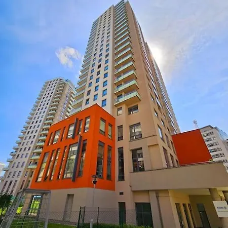 Trendy & Quiet Urban Oasis Flat *