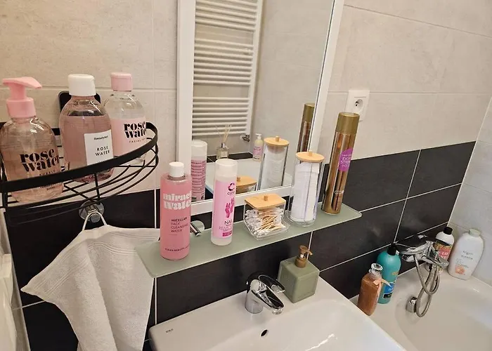 Trendy & Quiet Urban Oasis Flat 브라티슬라바
