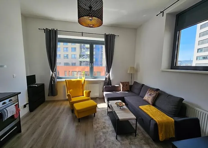 Trendy & Quiet Urban Oasis Flat 아파트 브라티슬라바
