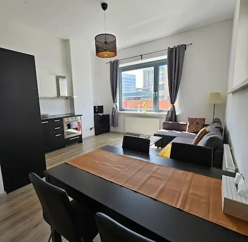 Trendy & Quiet Urban Oasis Flat 아파트 브라티슬라바