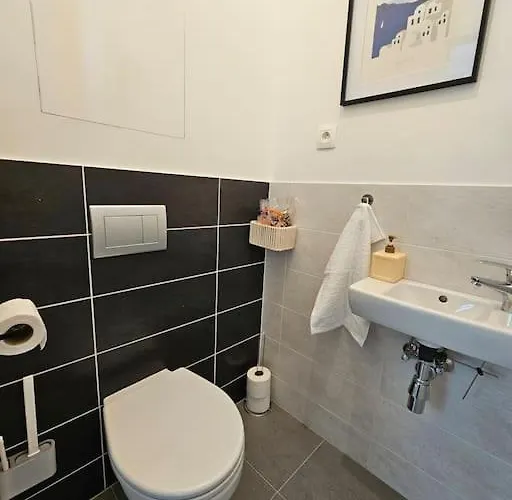 아파트 Trendy & Quiet Urban Oasis Flat *