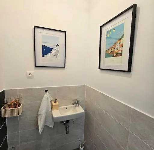 Trendy & Quiet Urban Oasis Flat 브라티슬라바