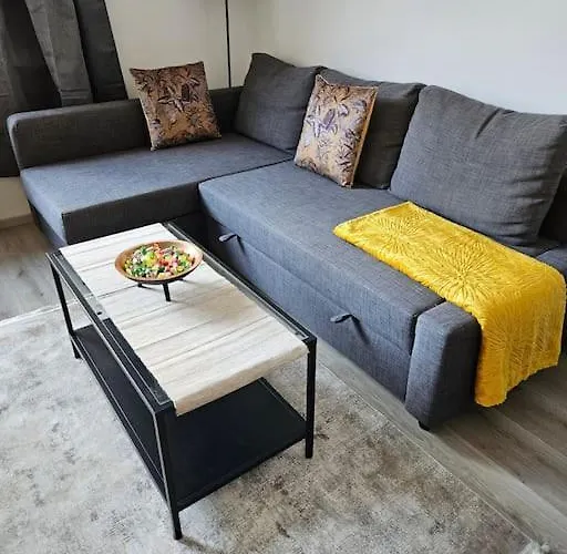 Trendy & Quiet Urban Oasis Flat * 브라티슬라바