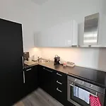 Trendy & Quiet Urban Oasis Flat * Братислава