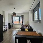 Trendy & Quiet Urban Oasis Flat *