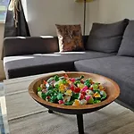 Trendy & Quiet Urban Oasis Flat